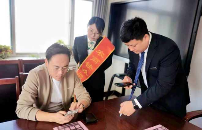 【农金风采】潞城农商银行普惠金融事业一部：抢先抓早 打好业务营销战(图1)